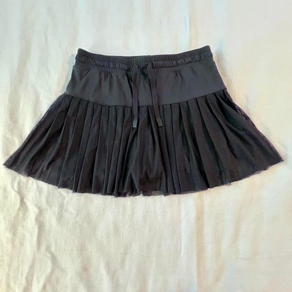 Black JoyLab mesh pleated tennis skirt with built-in shorts Women's size‎ Medium
